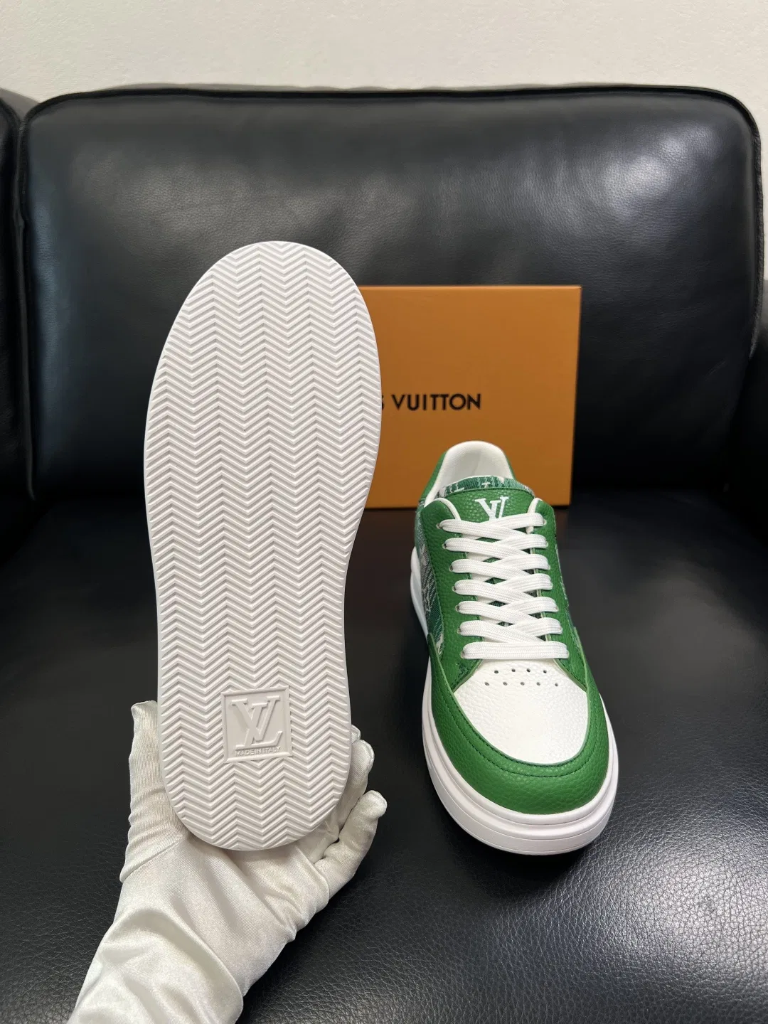 LV 27FW QVUSQNN 122 스니커즈 25