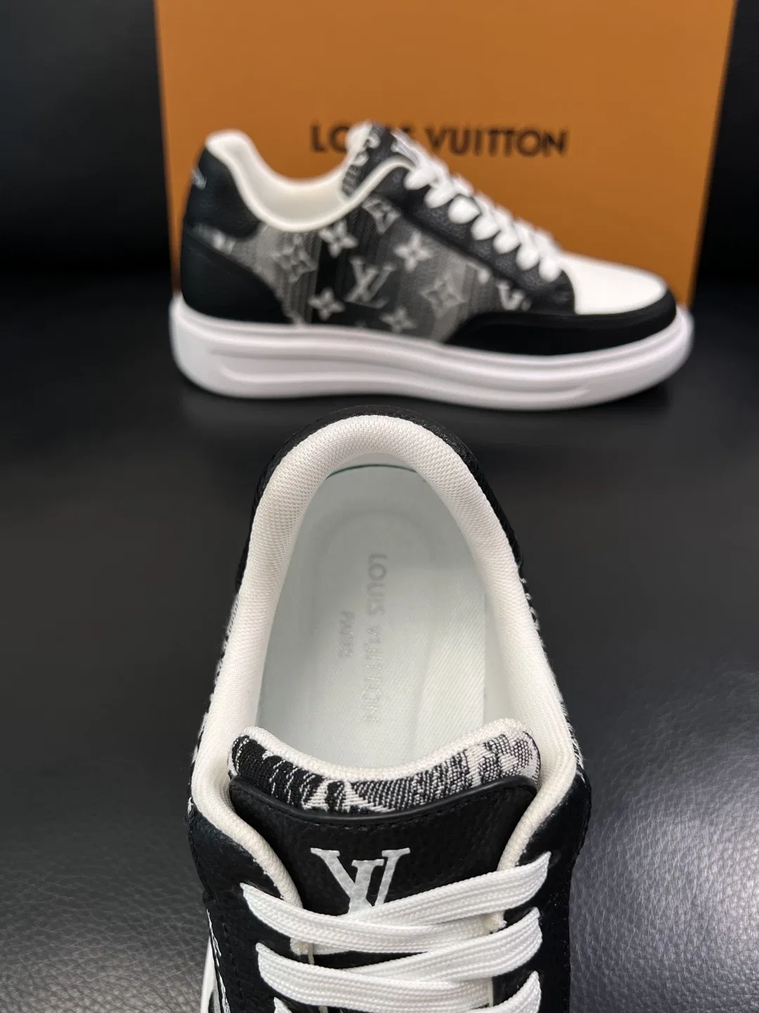 LV 27FW QVUSQNN 122 스니커즈 31