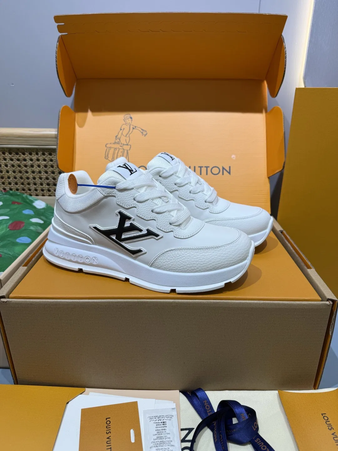 LV 27FW QVUSQNN 128 스니커즈 9