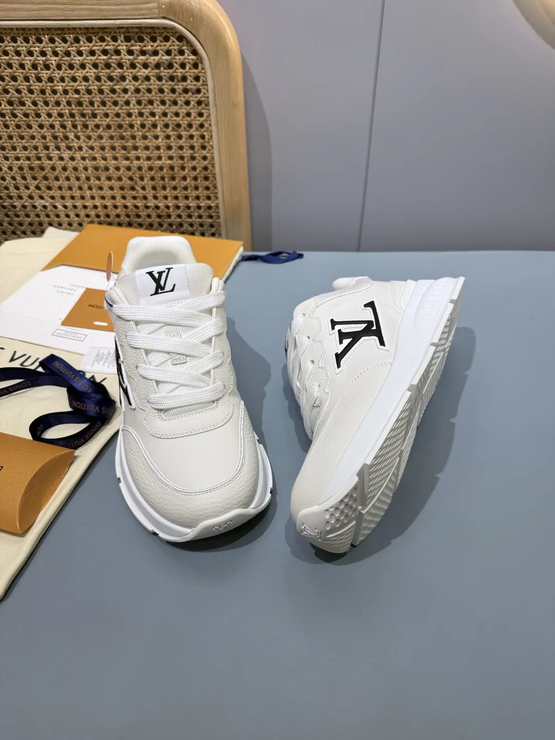 LV 27FW QVUSQNN 128 스니커즈 16