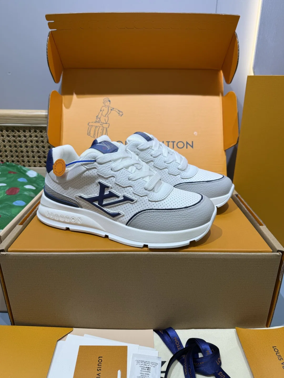 LV 27FW QVUSQNN 128 스니커즈 18
