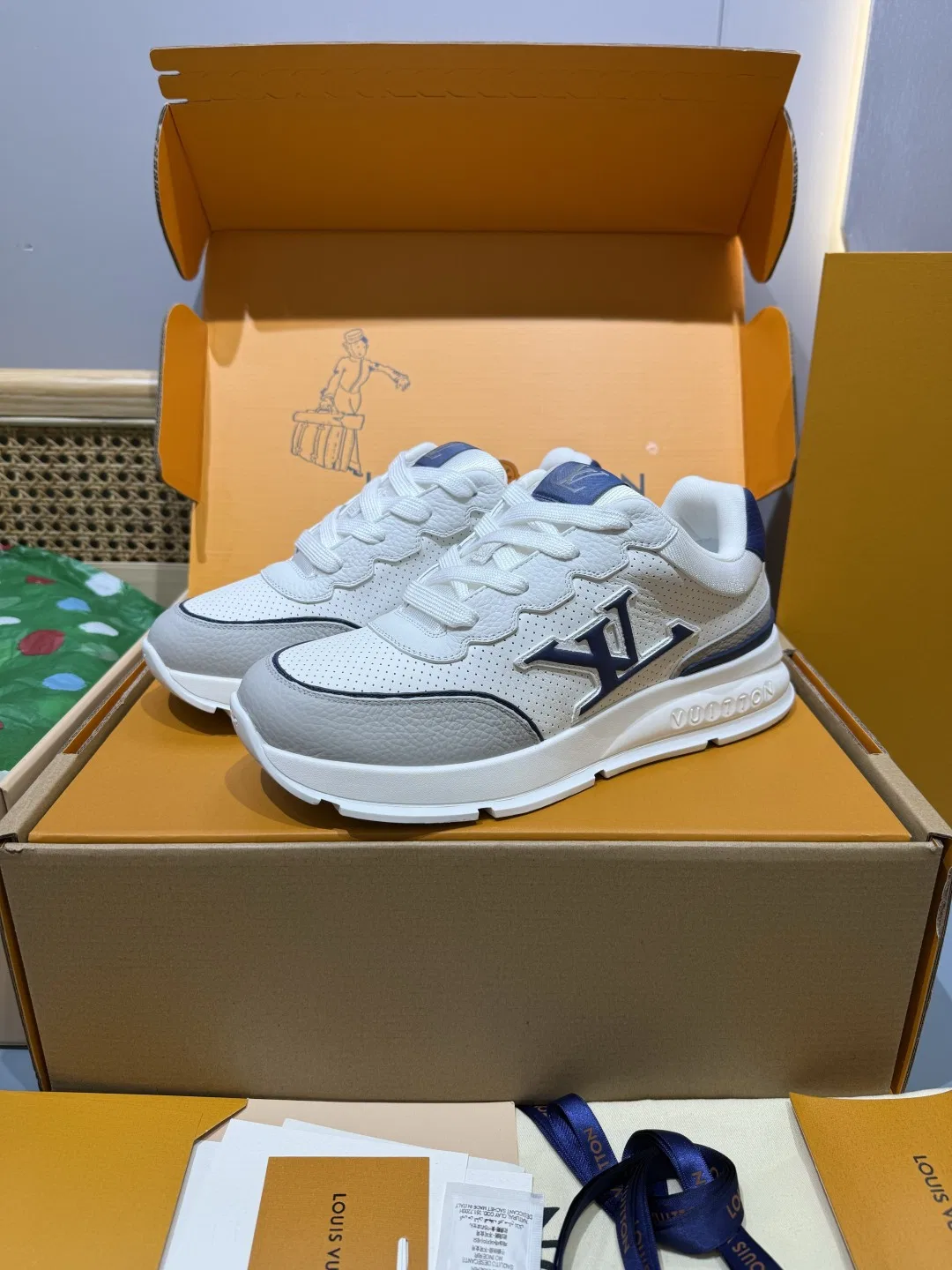 LV 27FW QVUSQNN 128 스니커즈 19