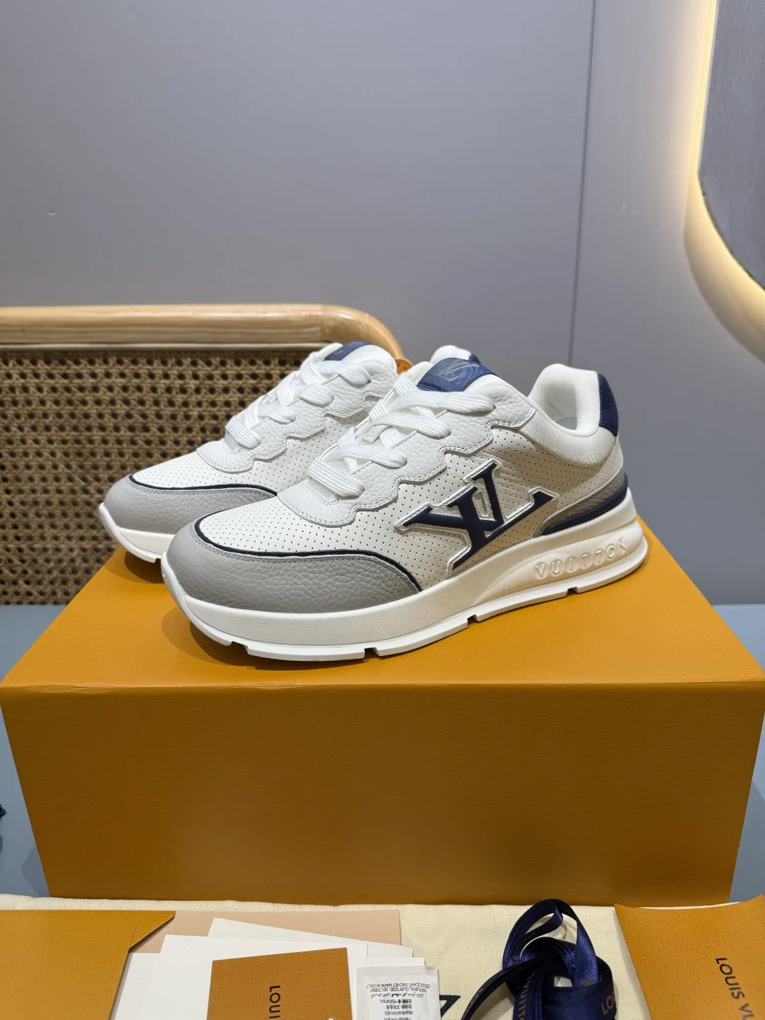 LV 27FW QVUSQNN 128 스니커즈 28