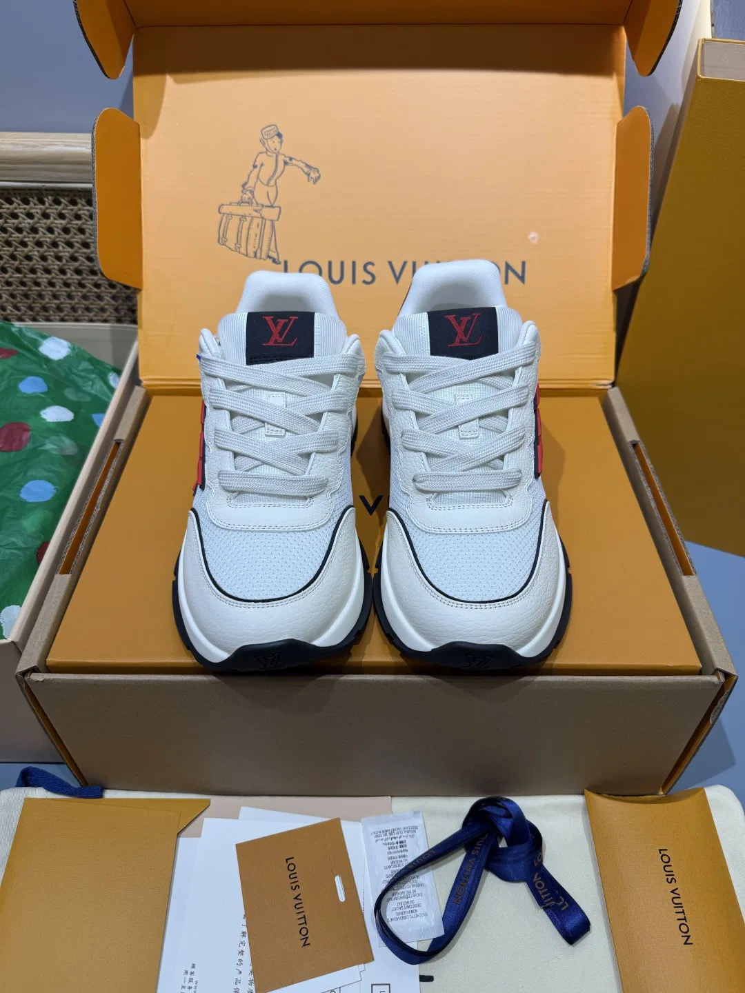 LV 27FW QVUSQNN 128 스니커즈 35