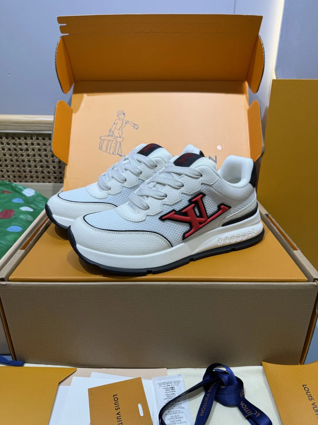 LV 27FW QVUSQNN 128 스니커즈 36
