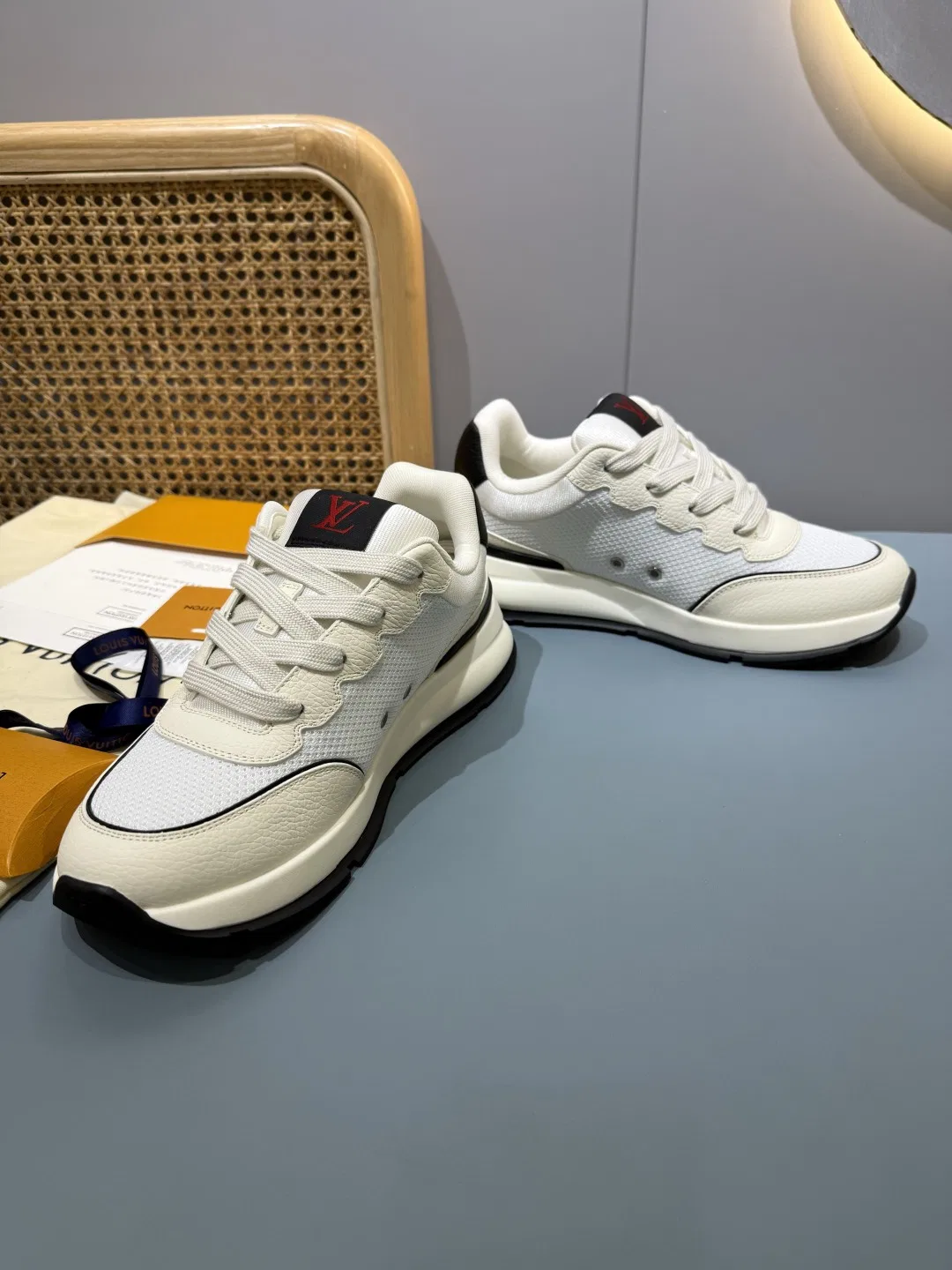LV 27FW QVUSQNN 128 스니커즈 39
