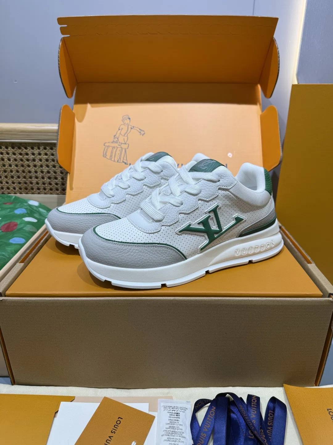 LV 27FW QVUSQNN 128 스니커즈 87