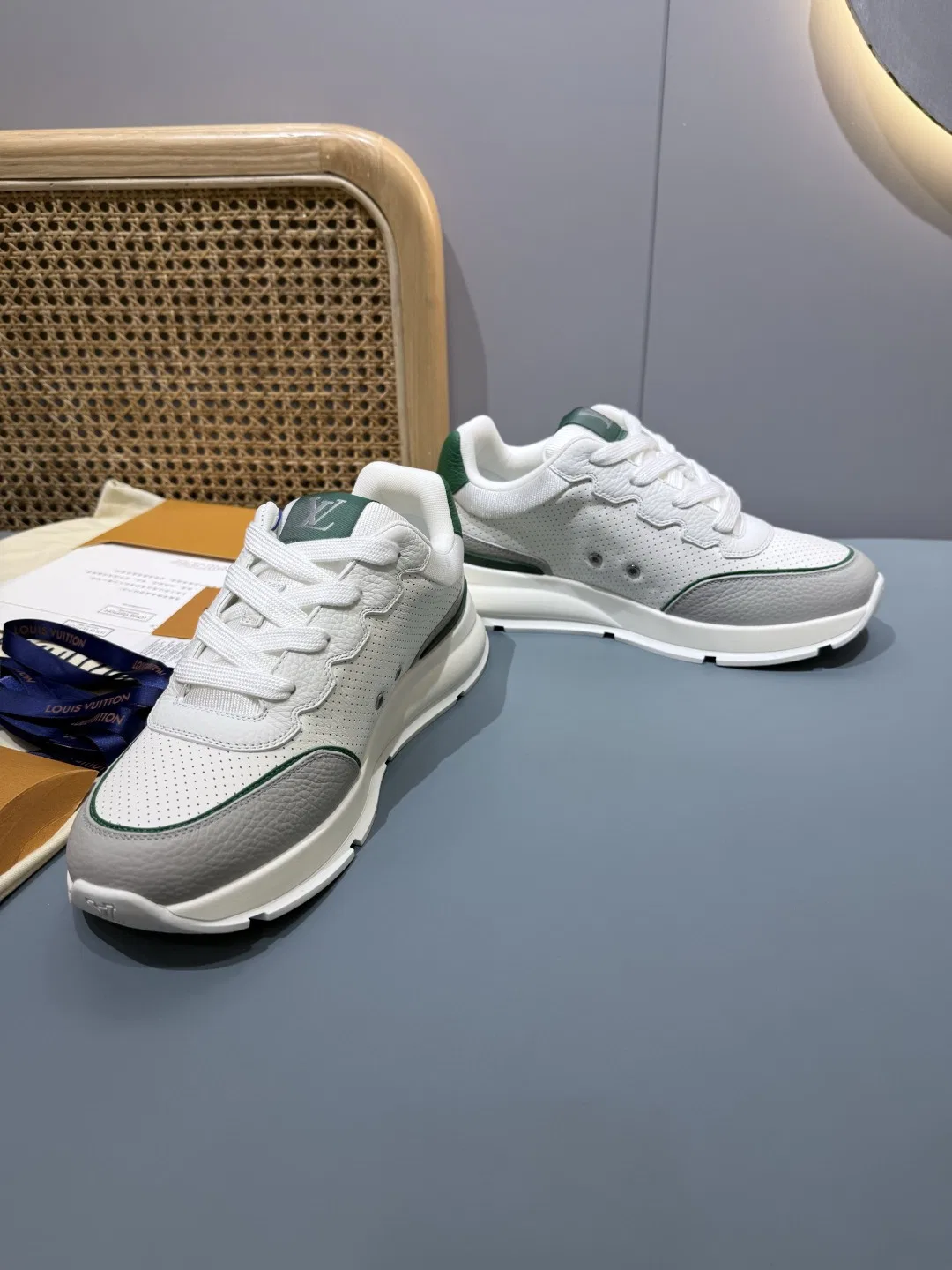 LV 27FW QVUSQNN 128 스니커즈 90