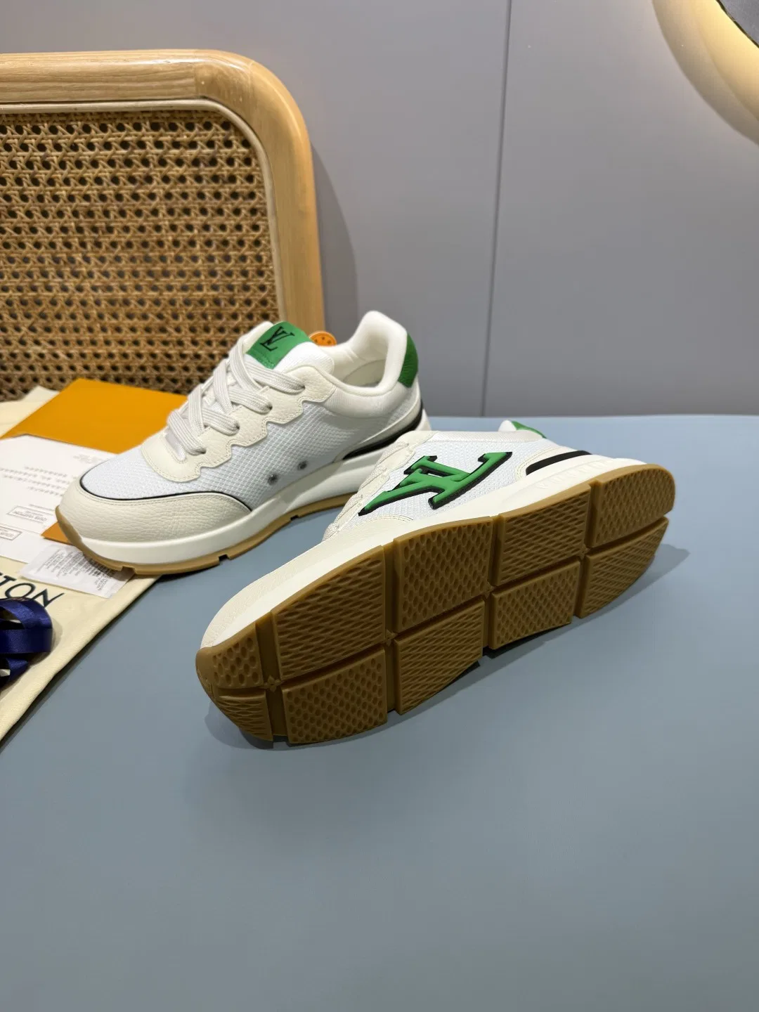 LV 27FW QVUSQNN 128 스니커즈 98