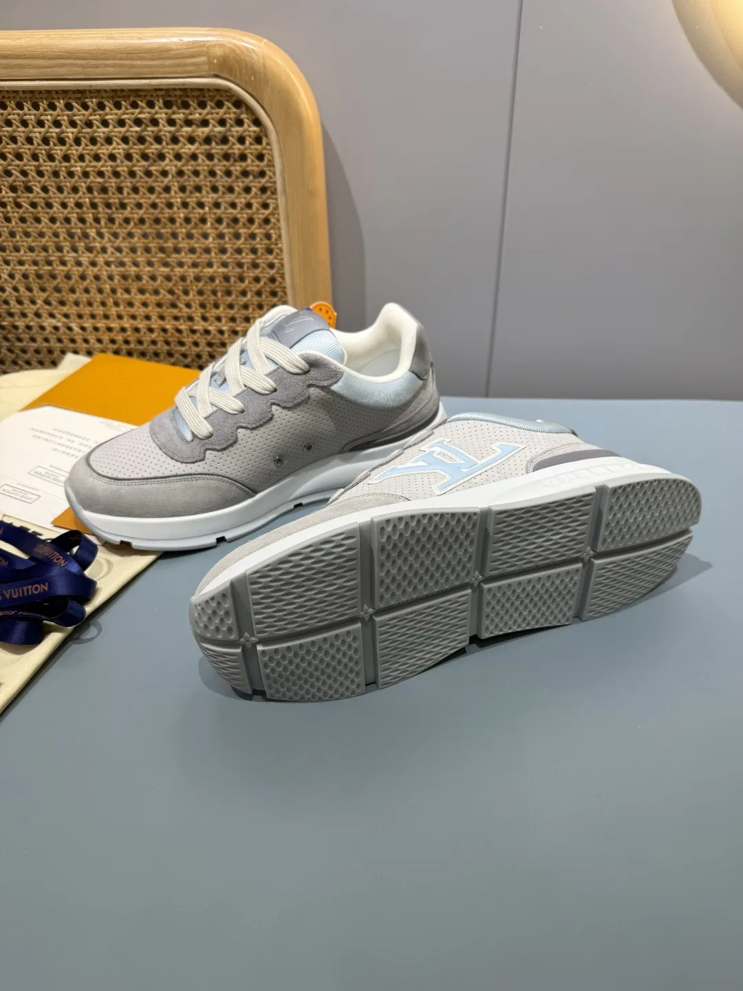 LV 27FW QVUSQNN 129 스니커즈 7