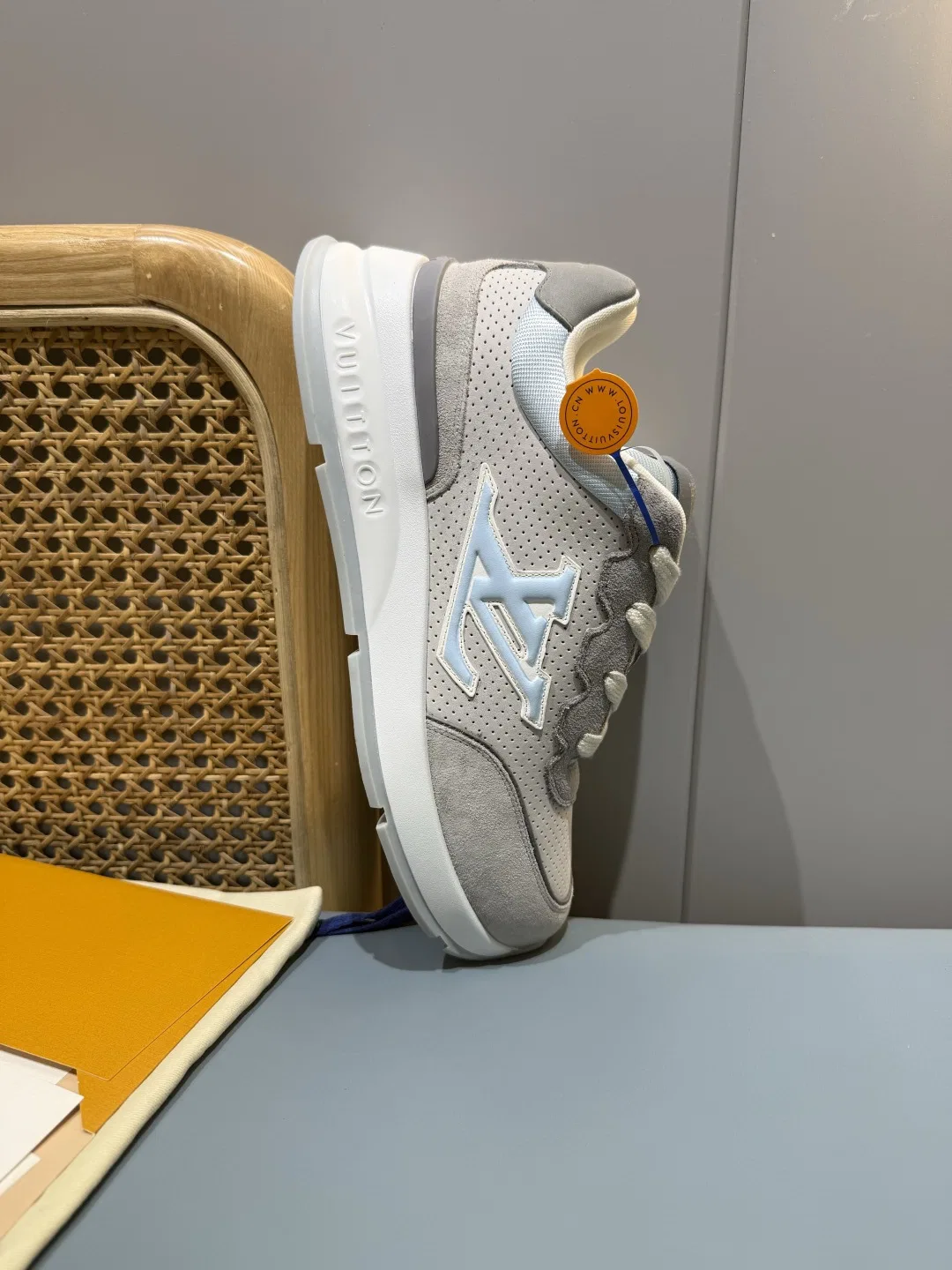 LV 27FW QVUSQNN 129 스니커즈 8