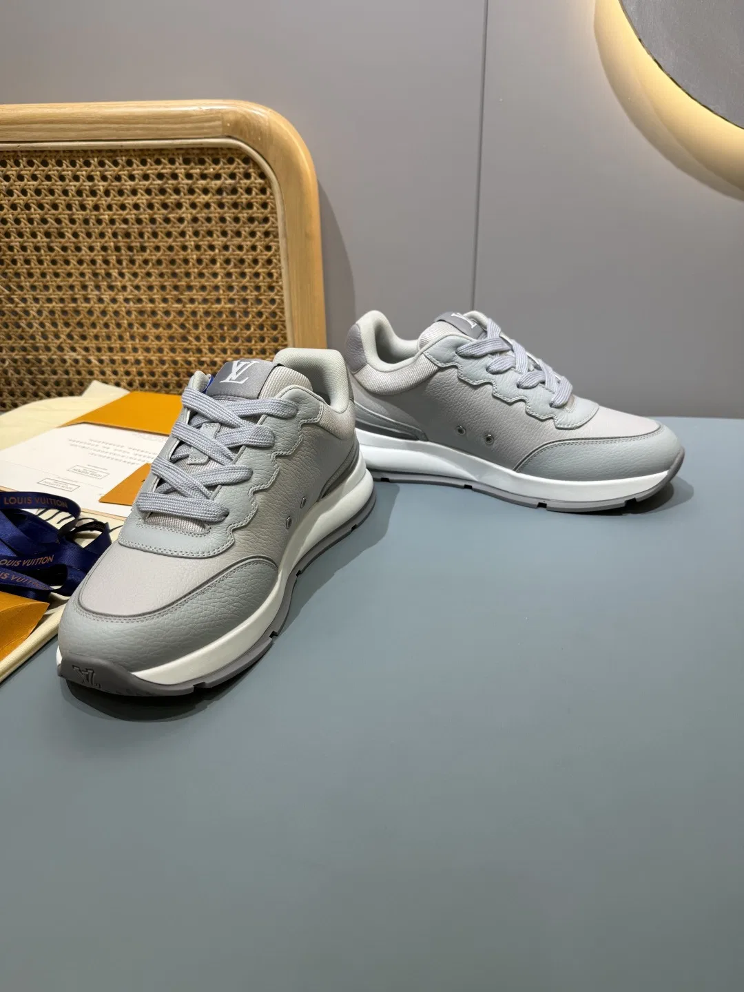 LV 27FW QVUSQNN 129 스니커즈 22
