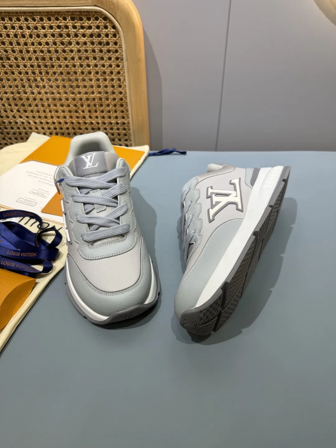 LV 27FW QVUSQNN 129 스니커즈 24