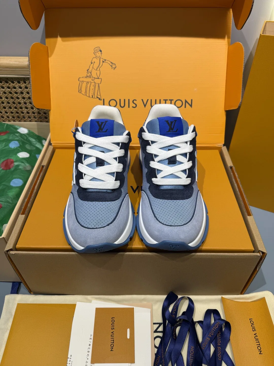 LV 27FW QVUSQNN 129 스니커즈 26