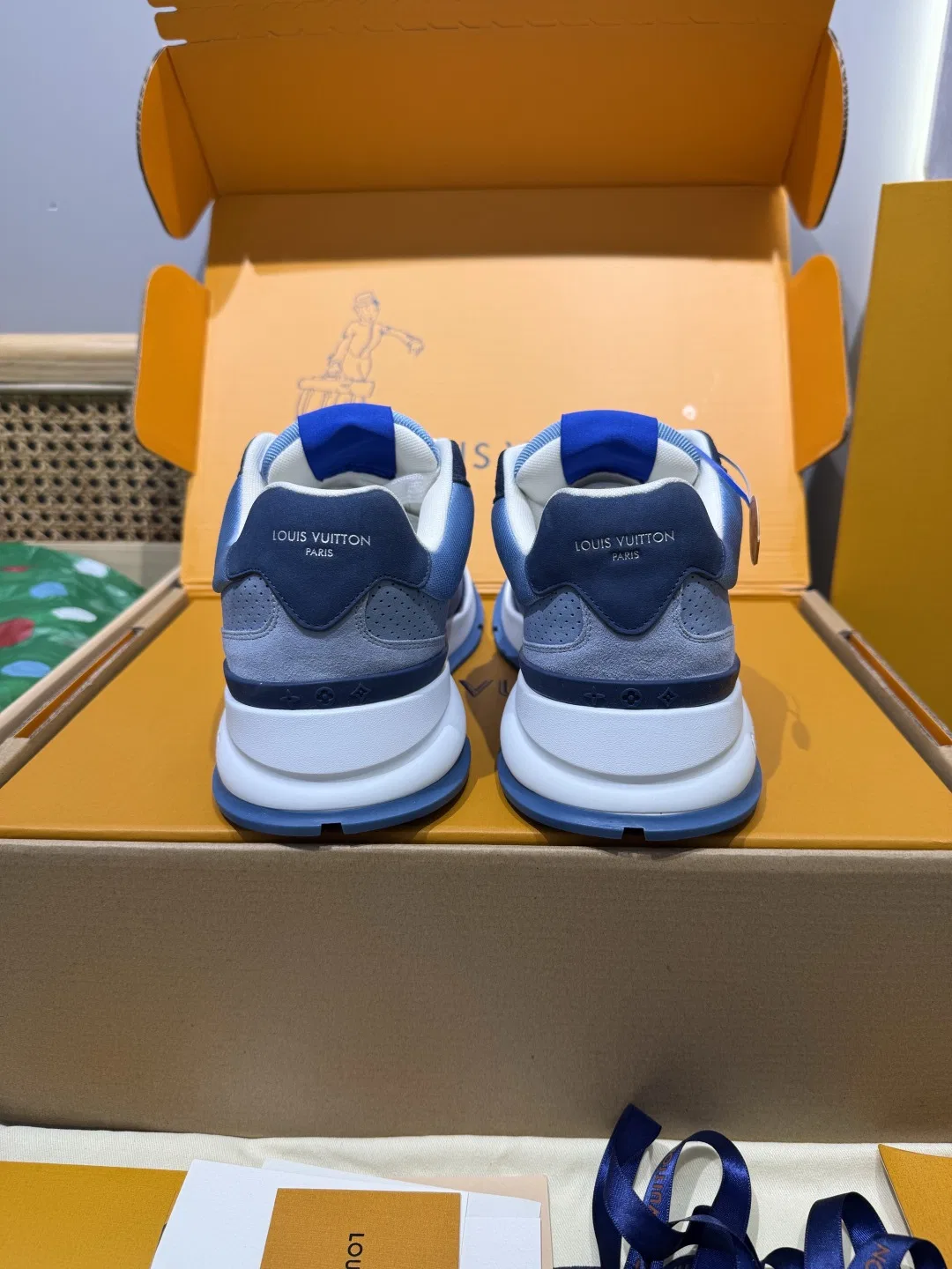 LV 27FW QVUSQNN 129 스니커즈 28