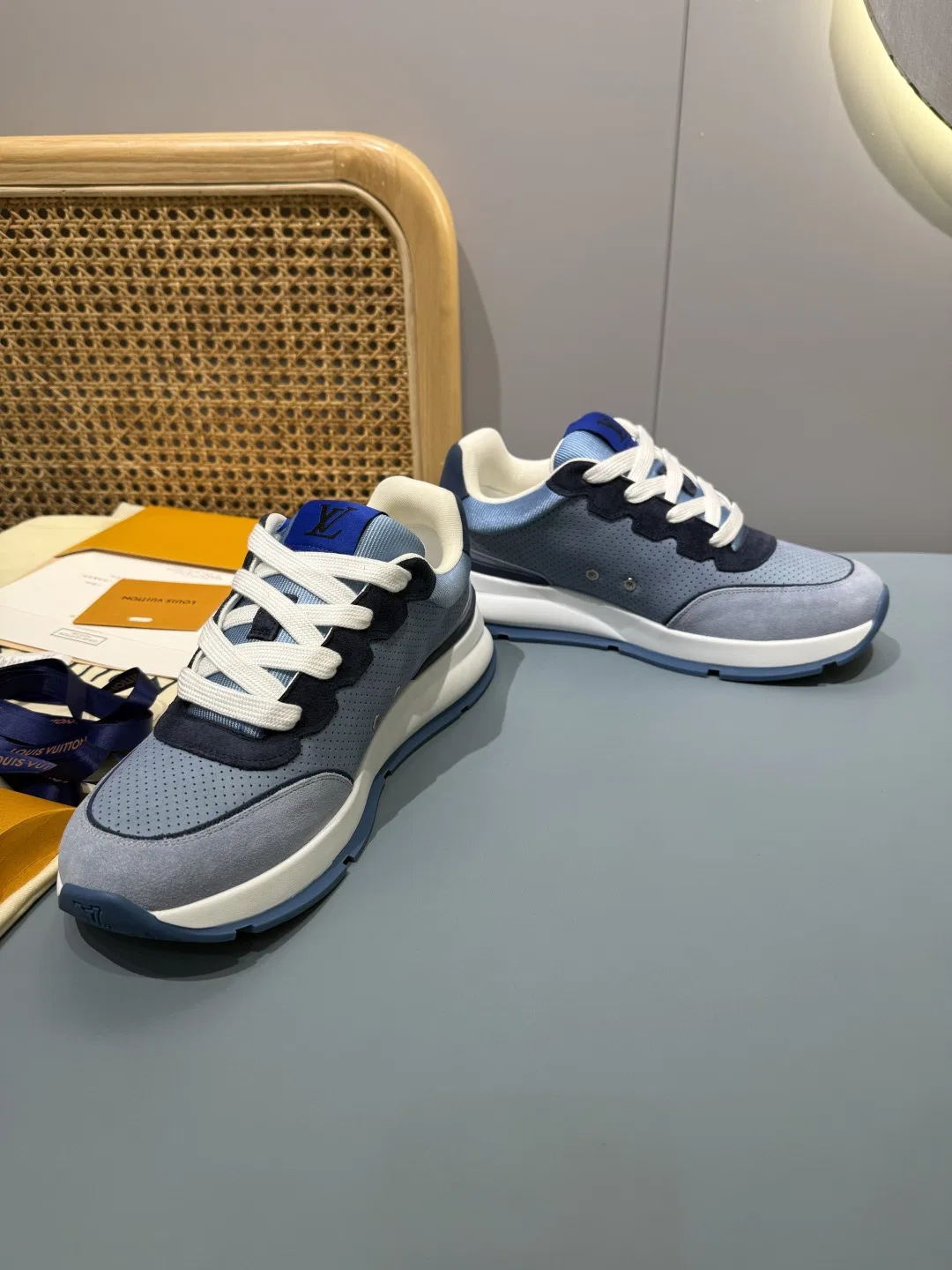 LV 27FW QVUSQNN 129 스니커즈 30