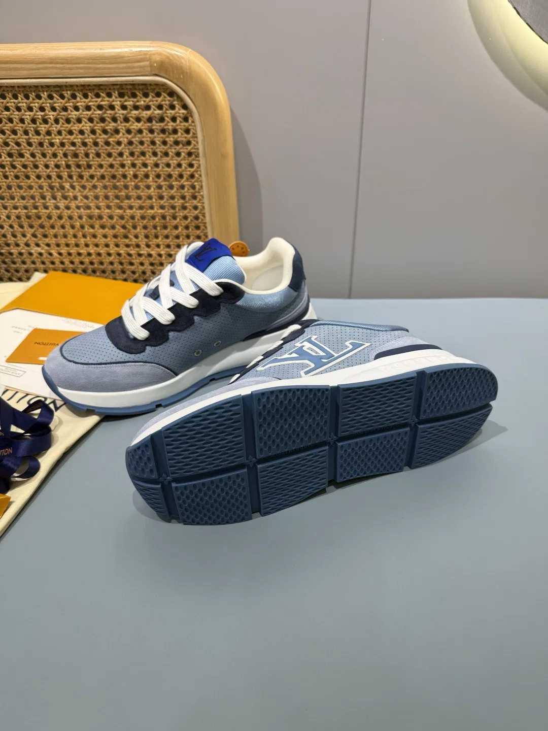 LV 27FW QVUSQNN 129 스니커즈 31