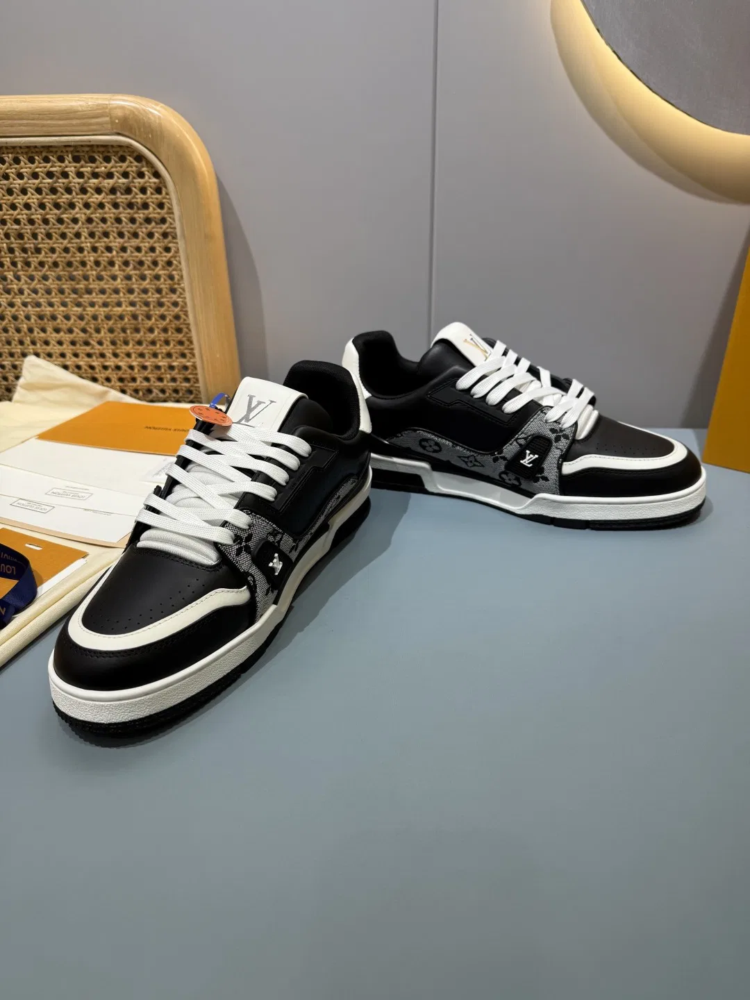 LV 27FW QVUSQNN 151 스니커즈 30
