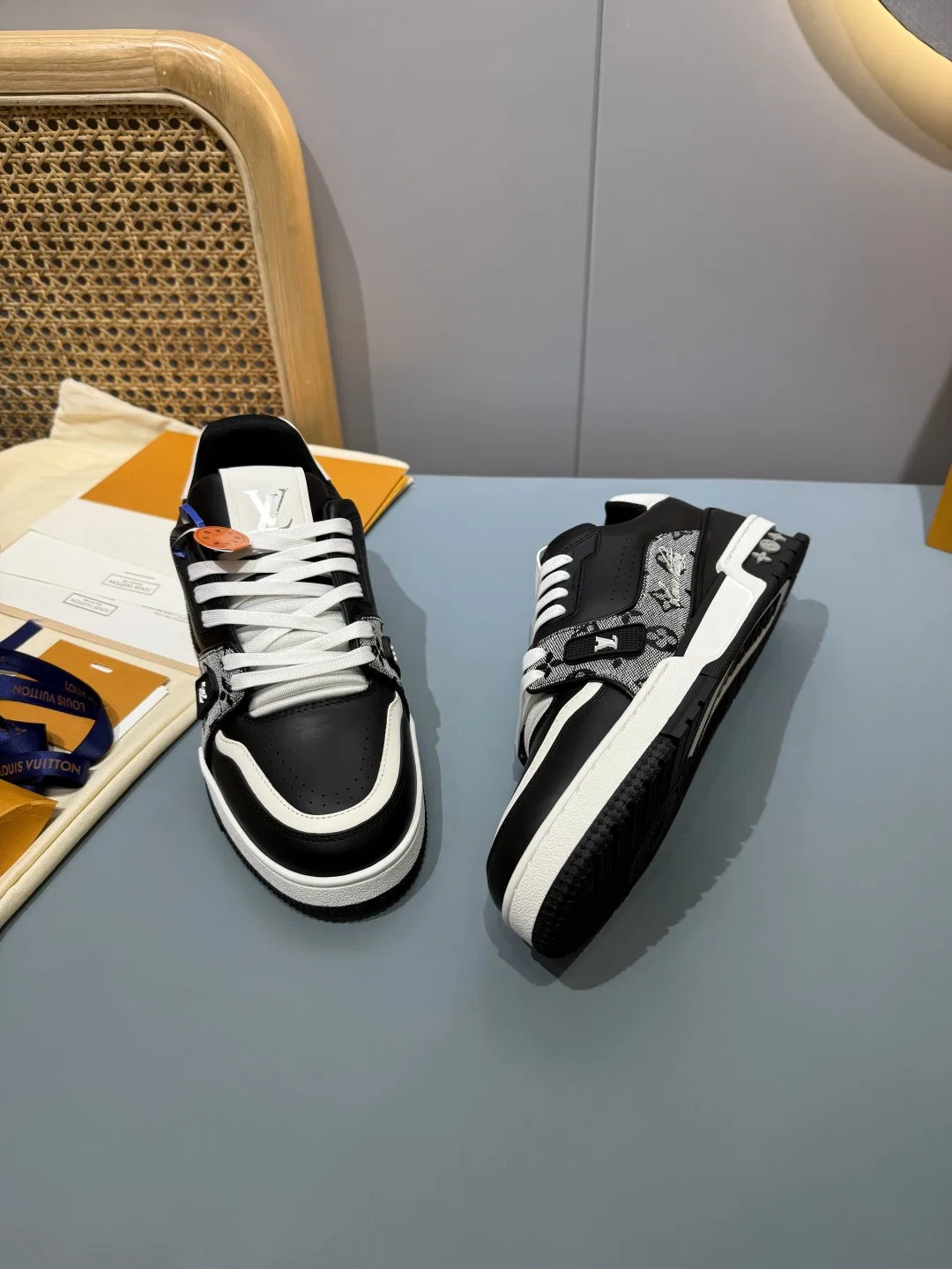 LV 27FW QVUSQNN 151 스니커즈 32
