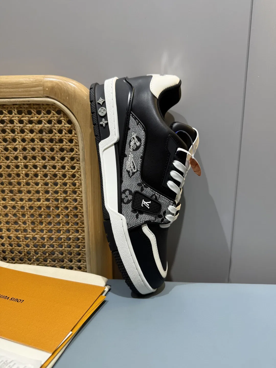 LV 27FW QVUSQNN 151 스니커즈 33