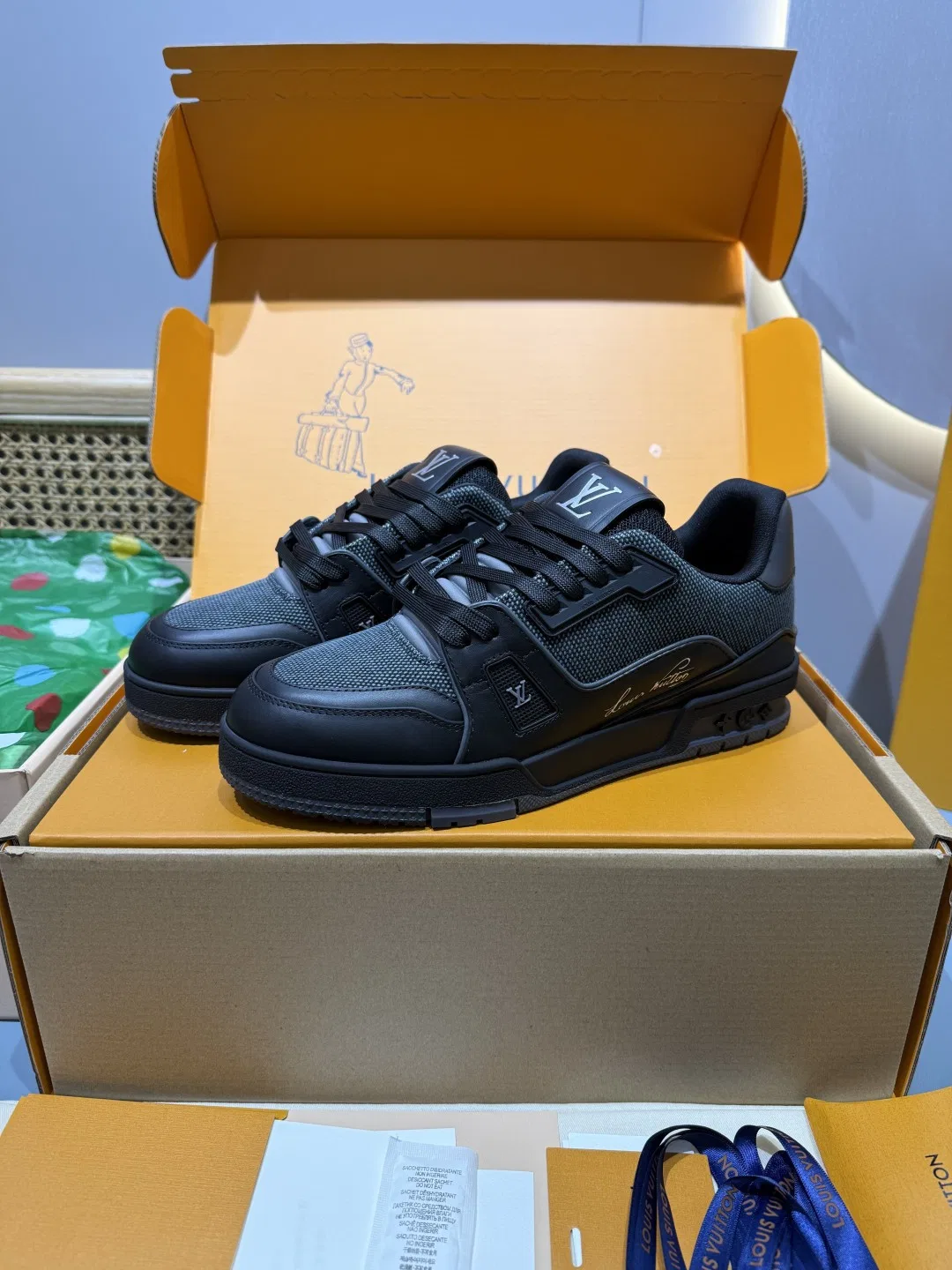LV 27FW QVUSQNN 151 스니커즈 35
