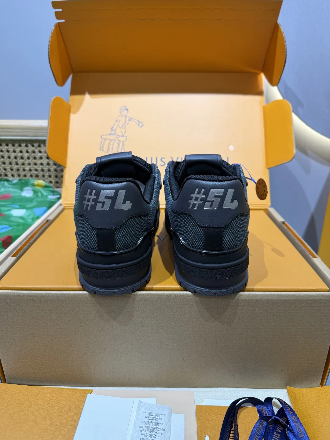 LV 27FW QVUSQNN 151 스니커즈 36