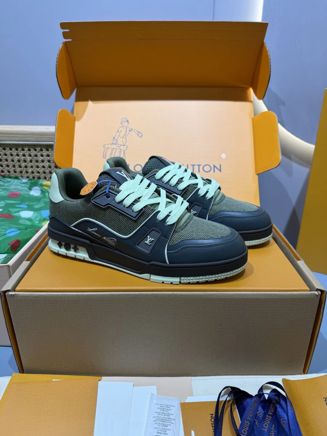 LV 27FW QVUSQNN 152 스니커즈 10