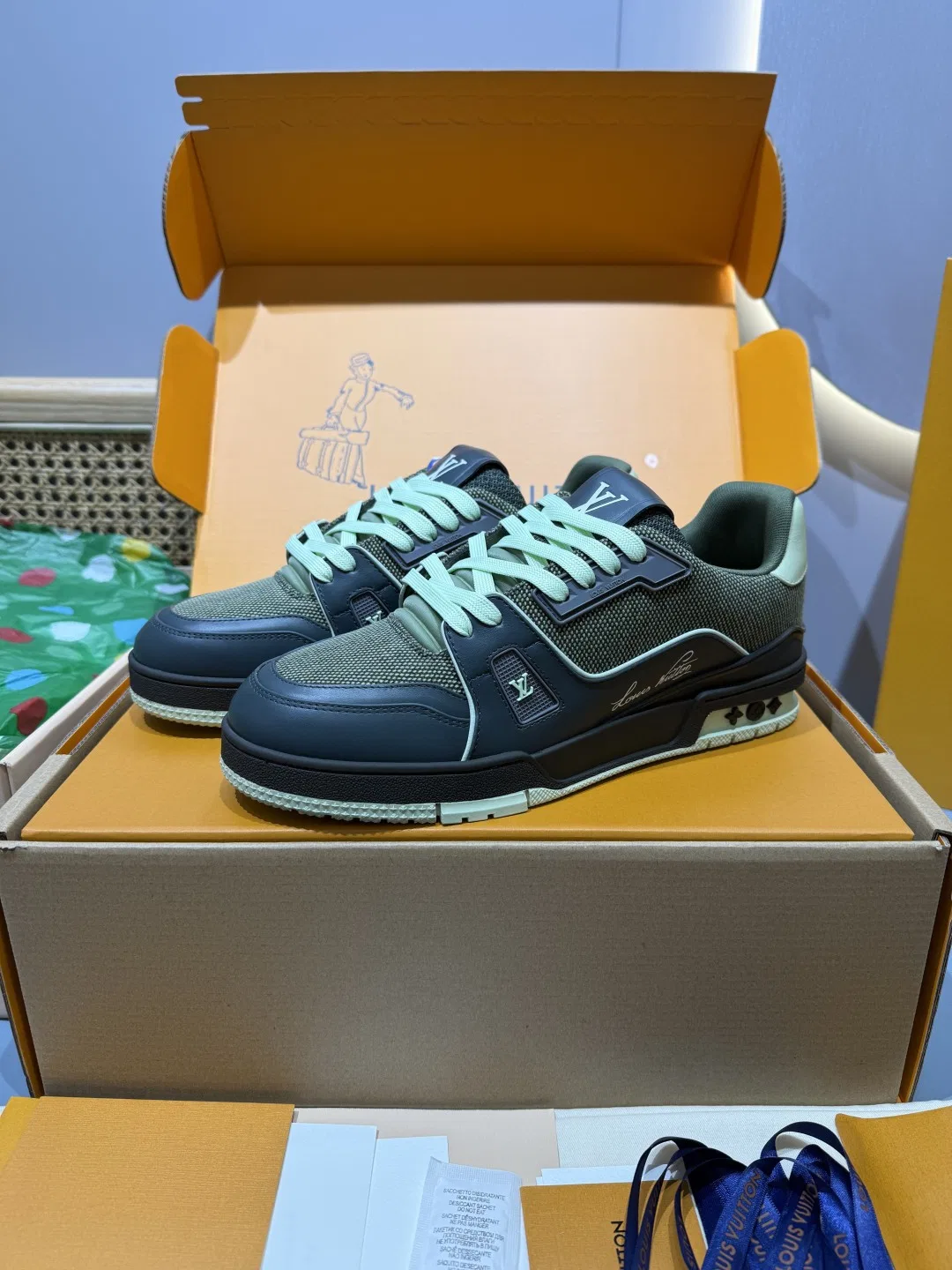 LV 27FW QVUSQNN 152 스니커즈 12