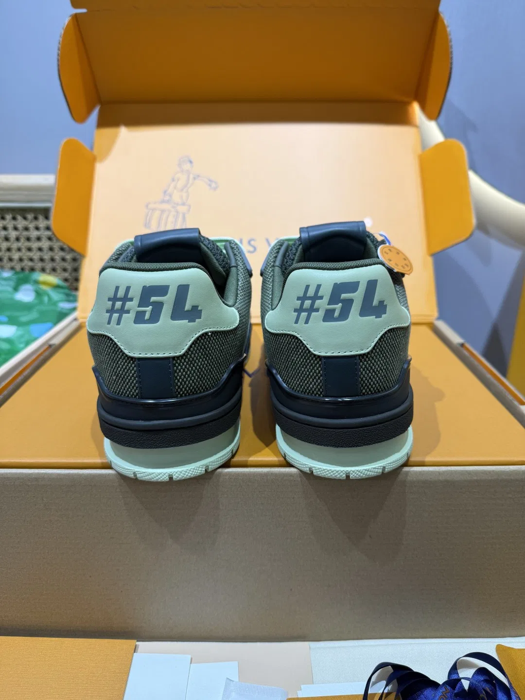 LV 27FW QVUSQNN 152 스니커즈 13