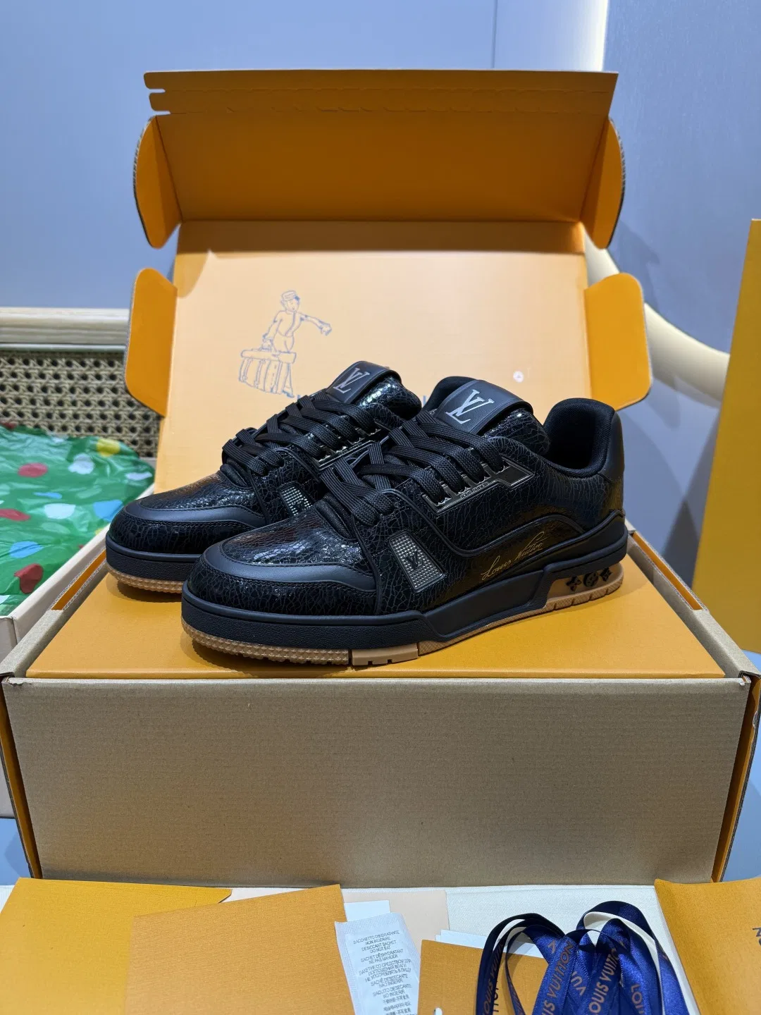 LV 27FW QVUSQNN 152 스니커즈 22