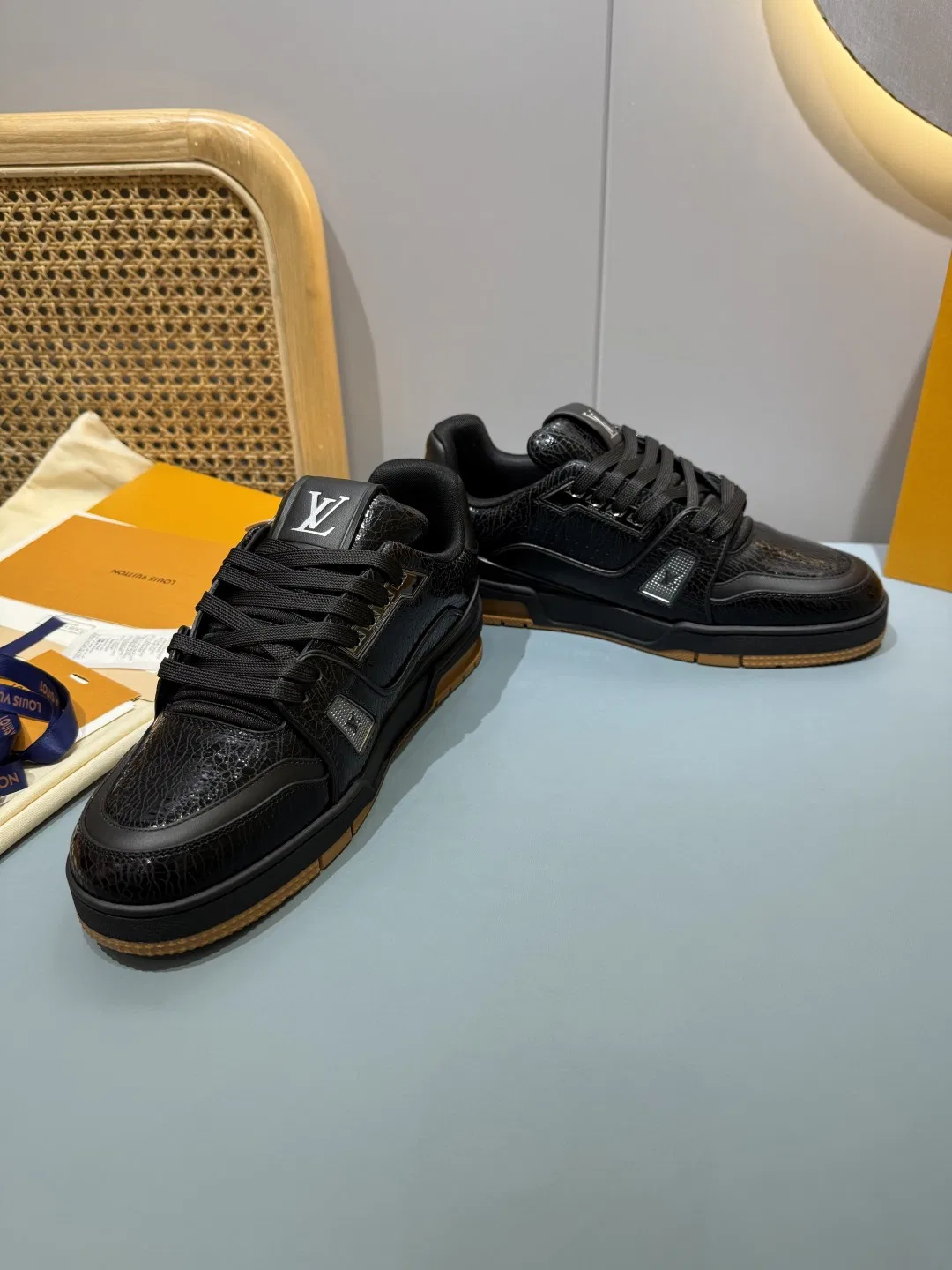 LV 27FW QVUSQNN 152 스니커즈 25