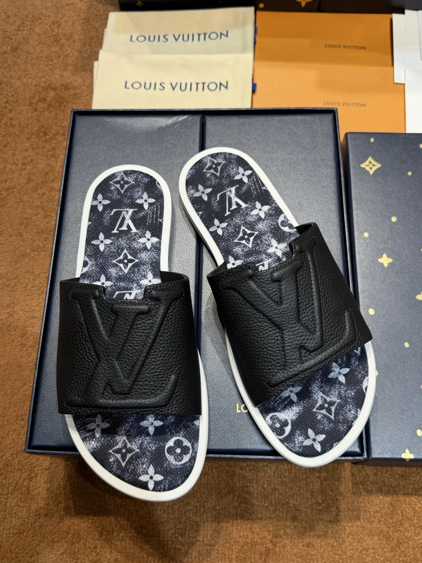 LV 27FW QVUSQNN 206 슬리퍼 7