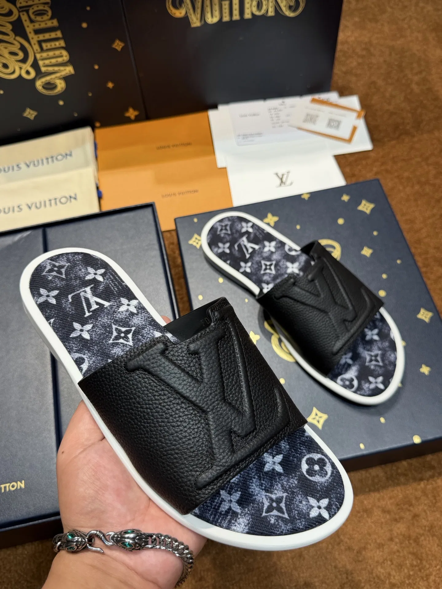 LV 27FW QVUSQNN 206 슬리퍼 9