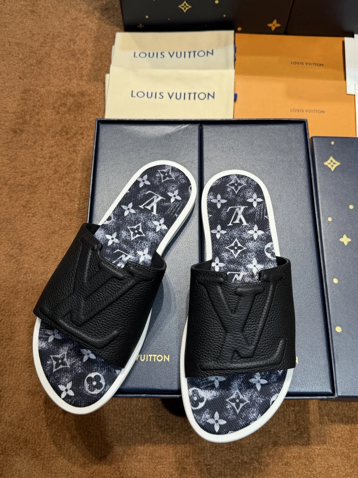 LV 27FW QVUSQNN 206 슬리퍼 10