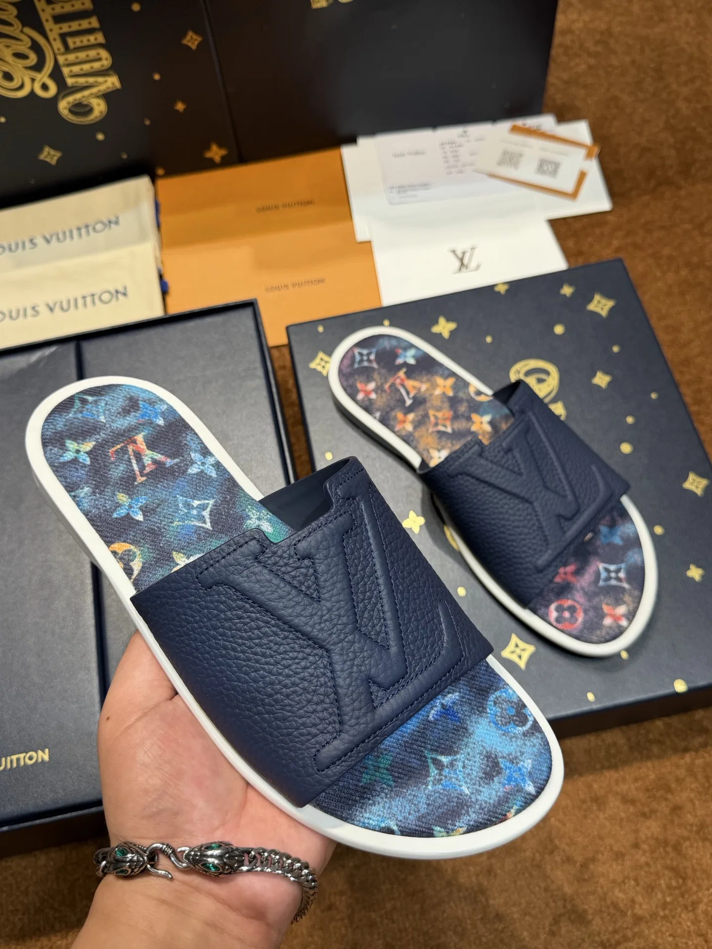 LV 27FW QVUSQNN 206 슬리퍼 14