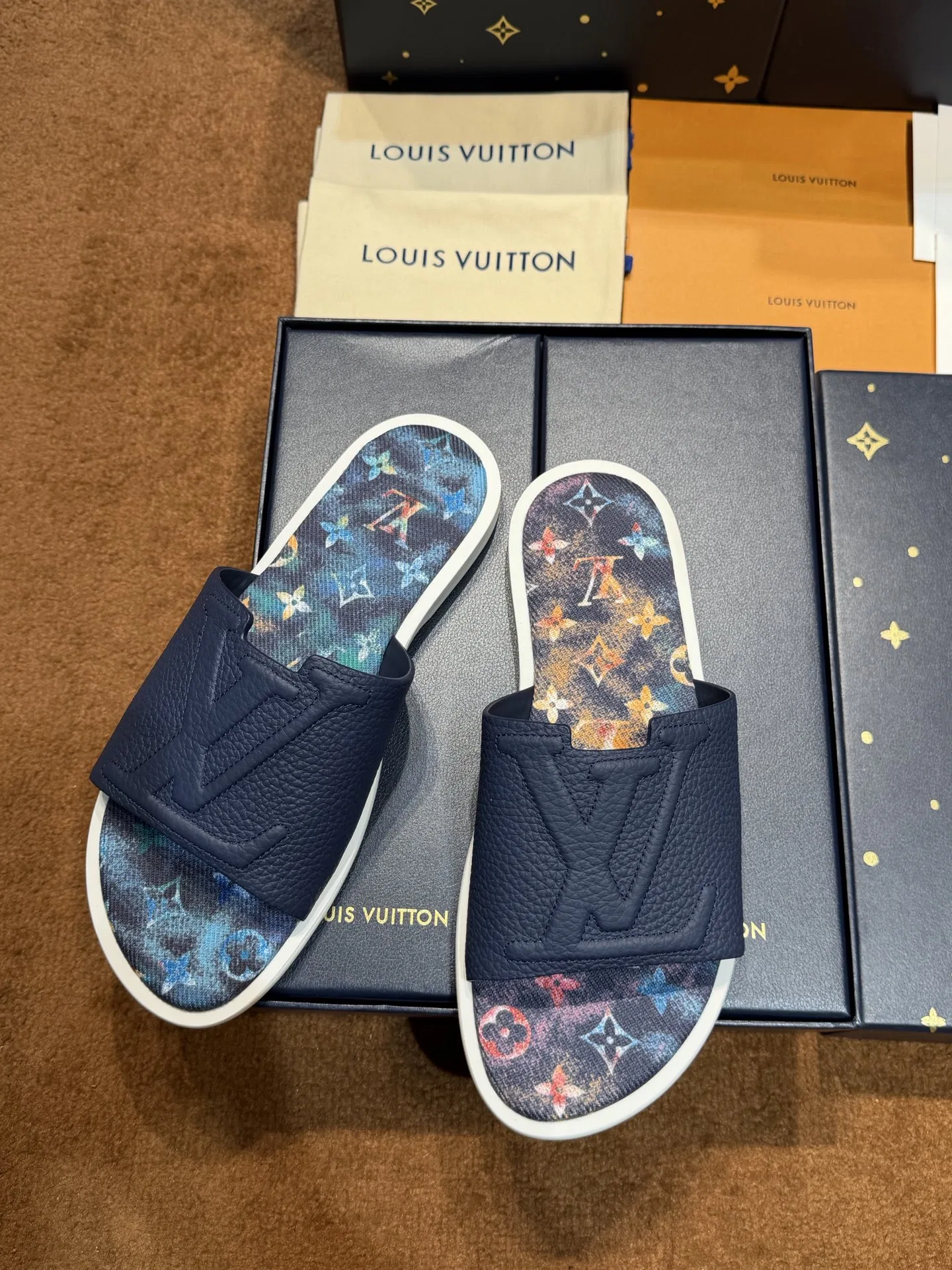 LV 27FW QVUSQNN 206 슬리퍼 16