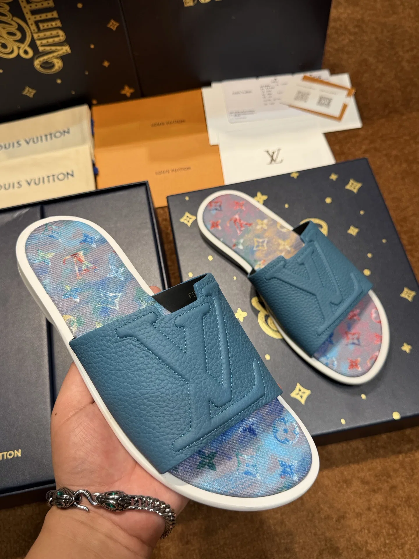LV 27FW QVUSQNN 206 슬리퍼 20