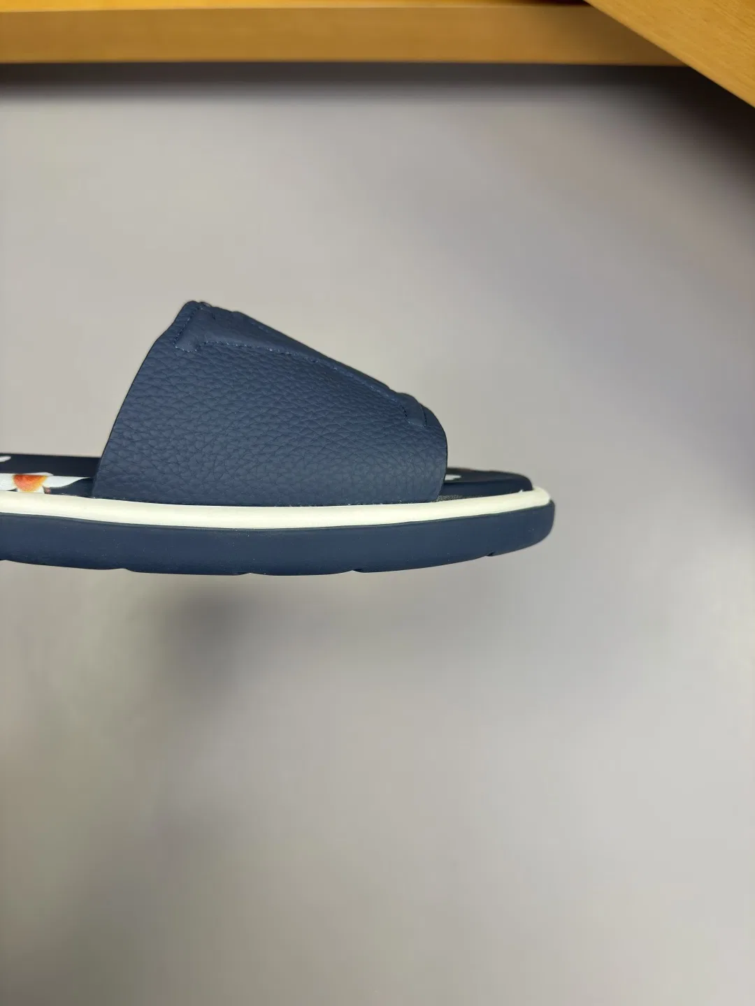 LV 27FW QVUSQNN 207 슬리퍼 8