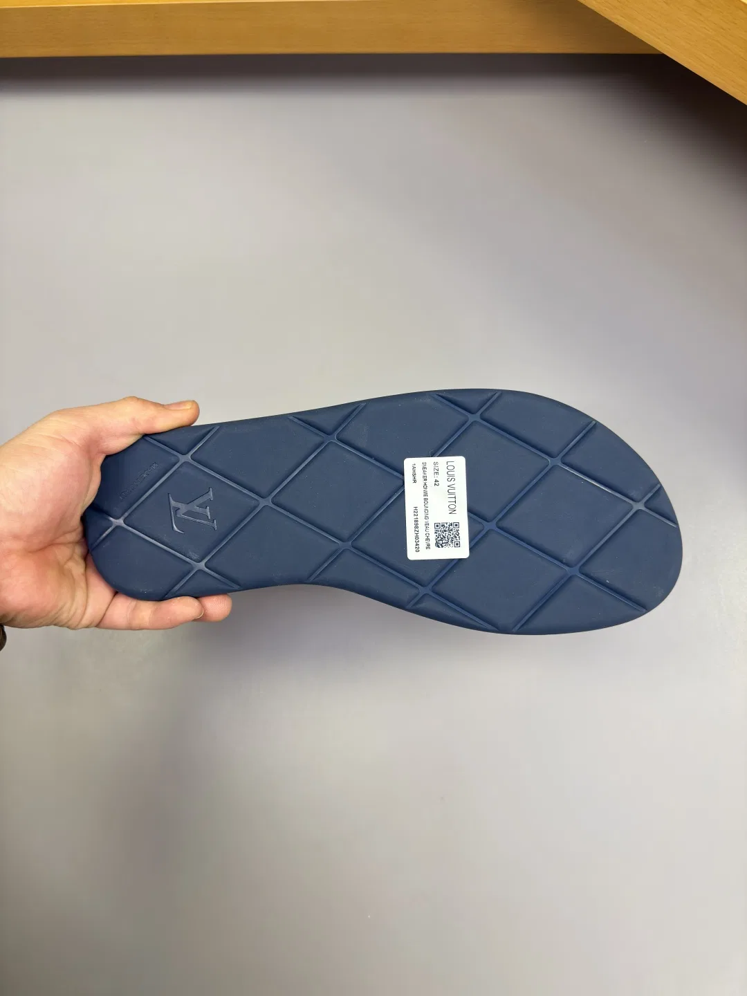 LV 27FW QVUSQNN 207 슬리퍼 9