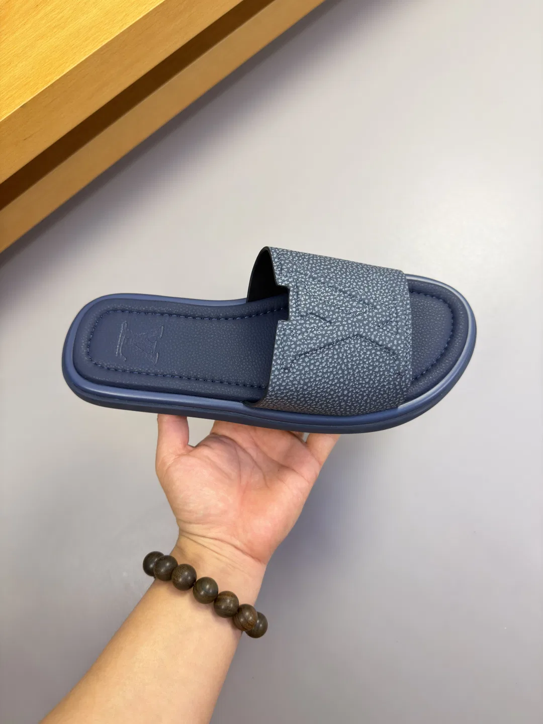 LV 27FW QVUSQNN 207 슬리퍼 20