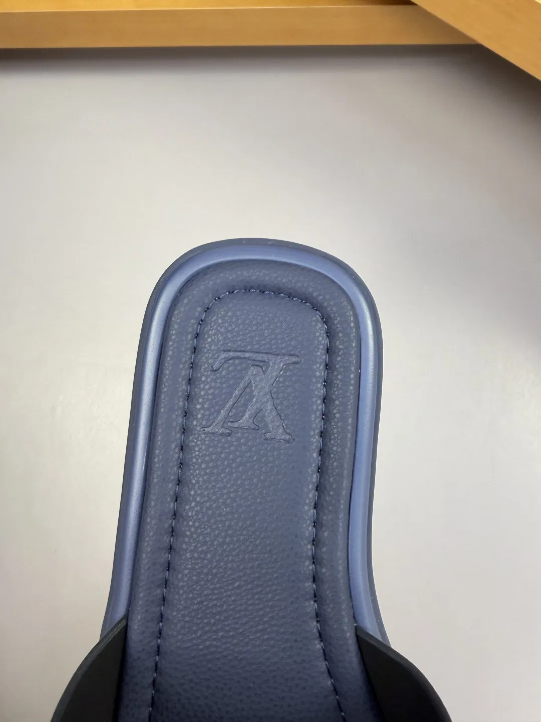 LV 27FW QVUSQNN 207 슬리퍼 23