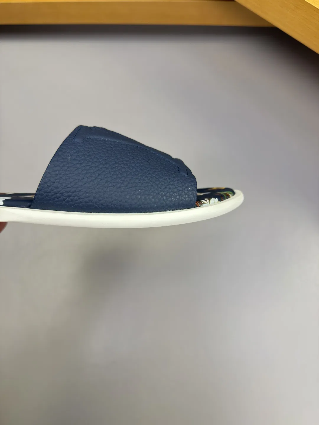 LV 27FW QVUSQNN 208 슬리퍼 14