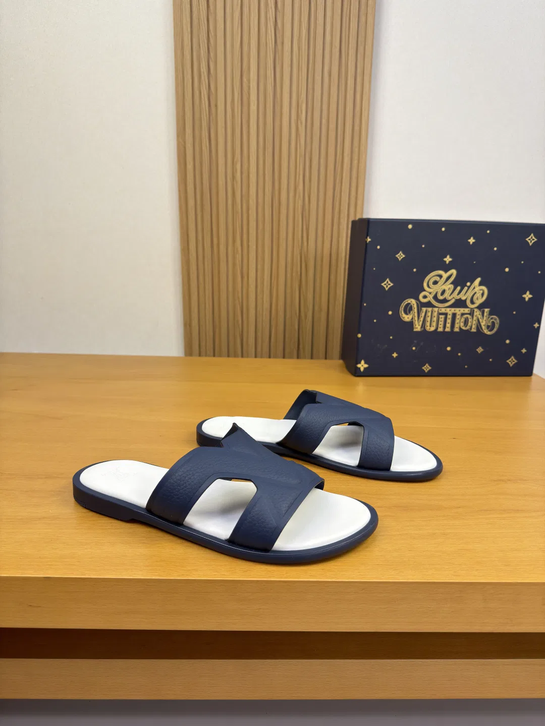 LV 27FW QVUSQNN 209 슬리퍼 24