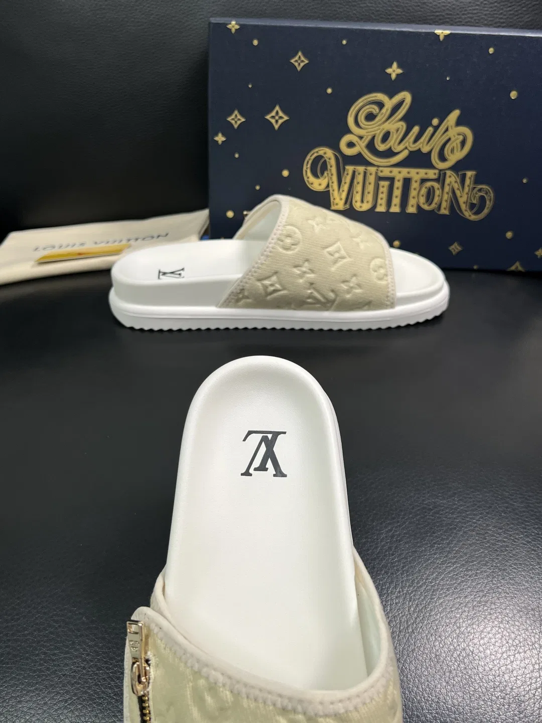 LV 27FW QVUSQNN 223 슬리퍼 16