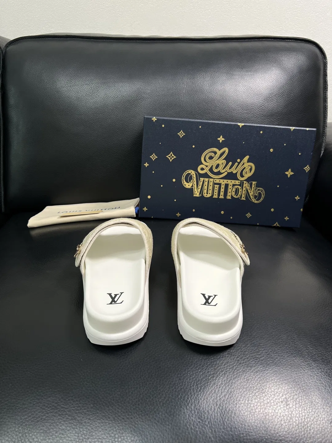 LV 27FW QVUSQNN 223 슬리퍼 17