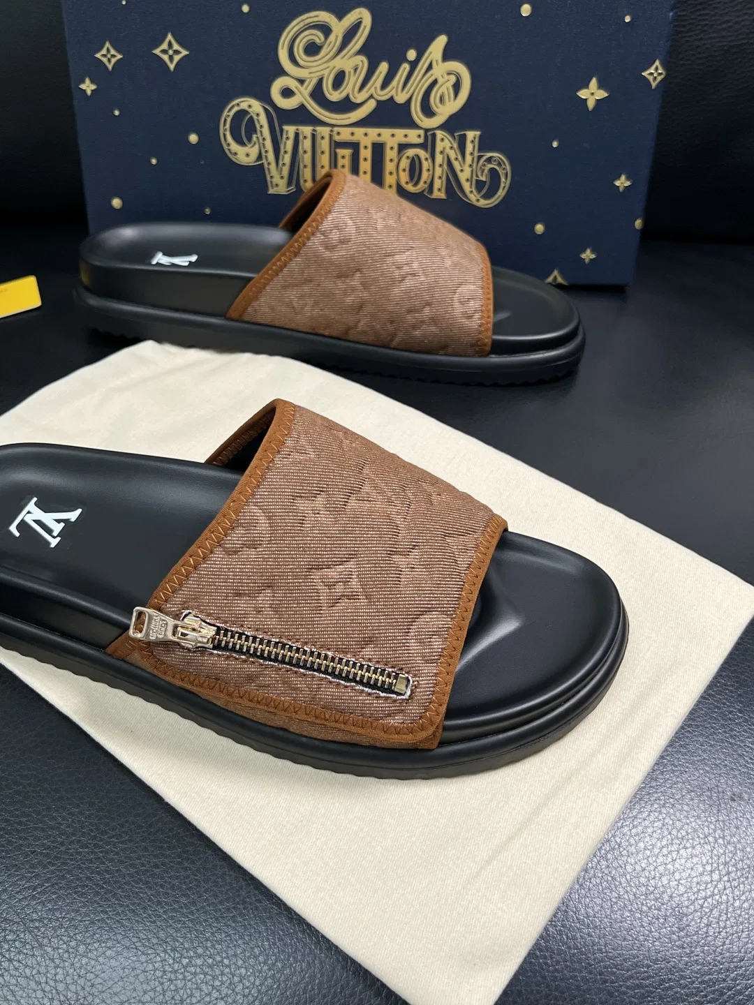 LV 27FW QVUSQNN 223 슬리퍼 24