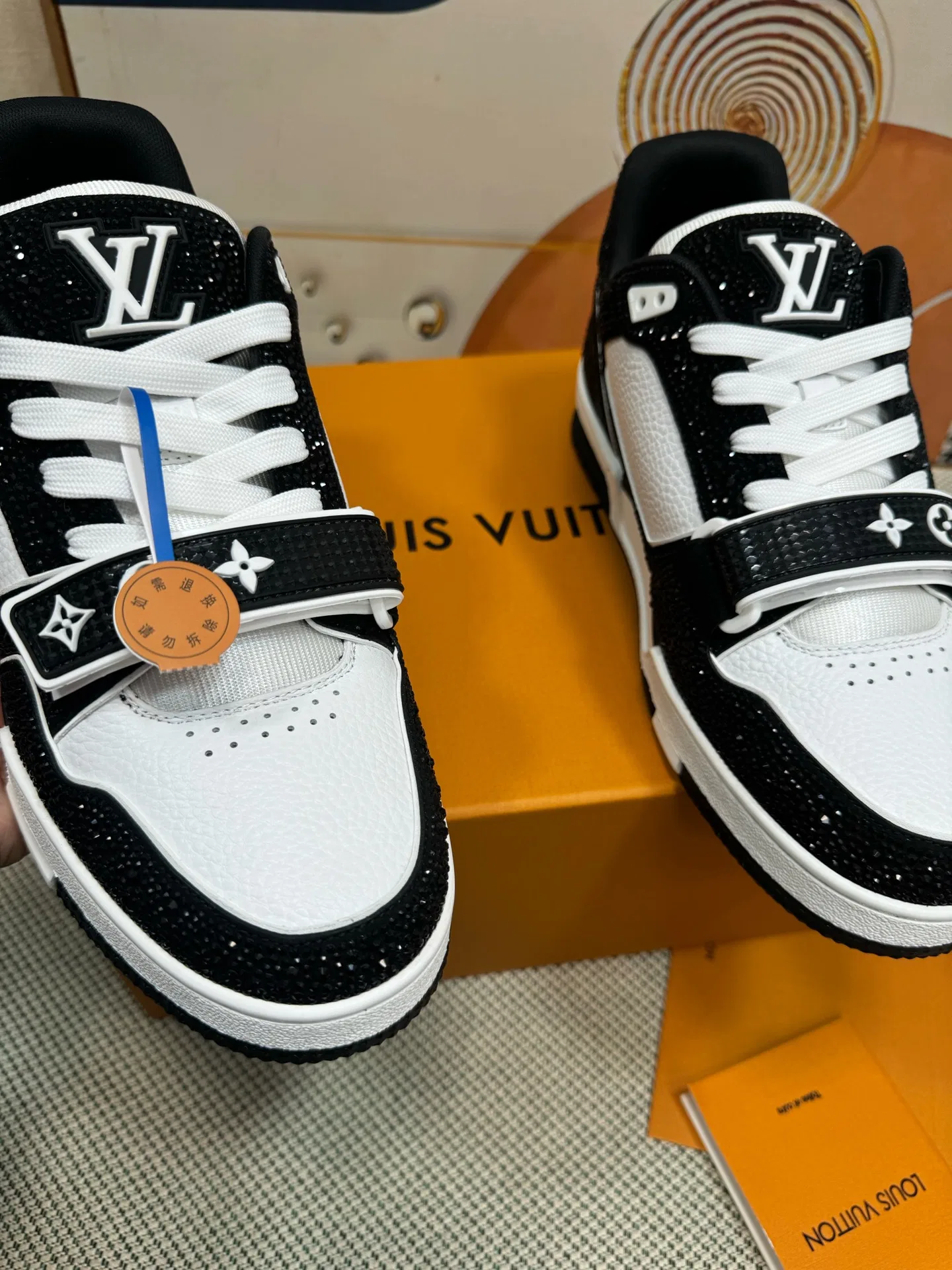 LV 27FW QVUSQNN 225 스니커즈 23
