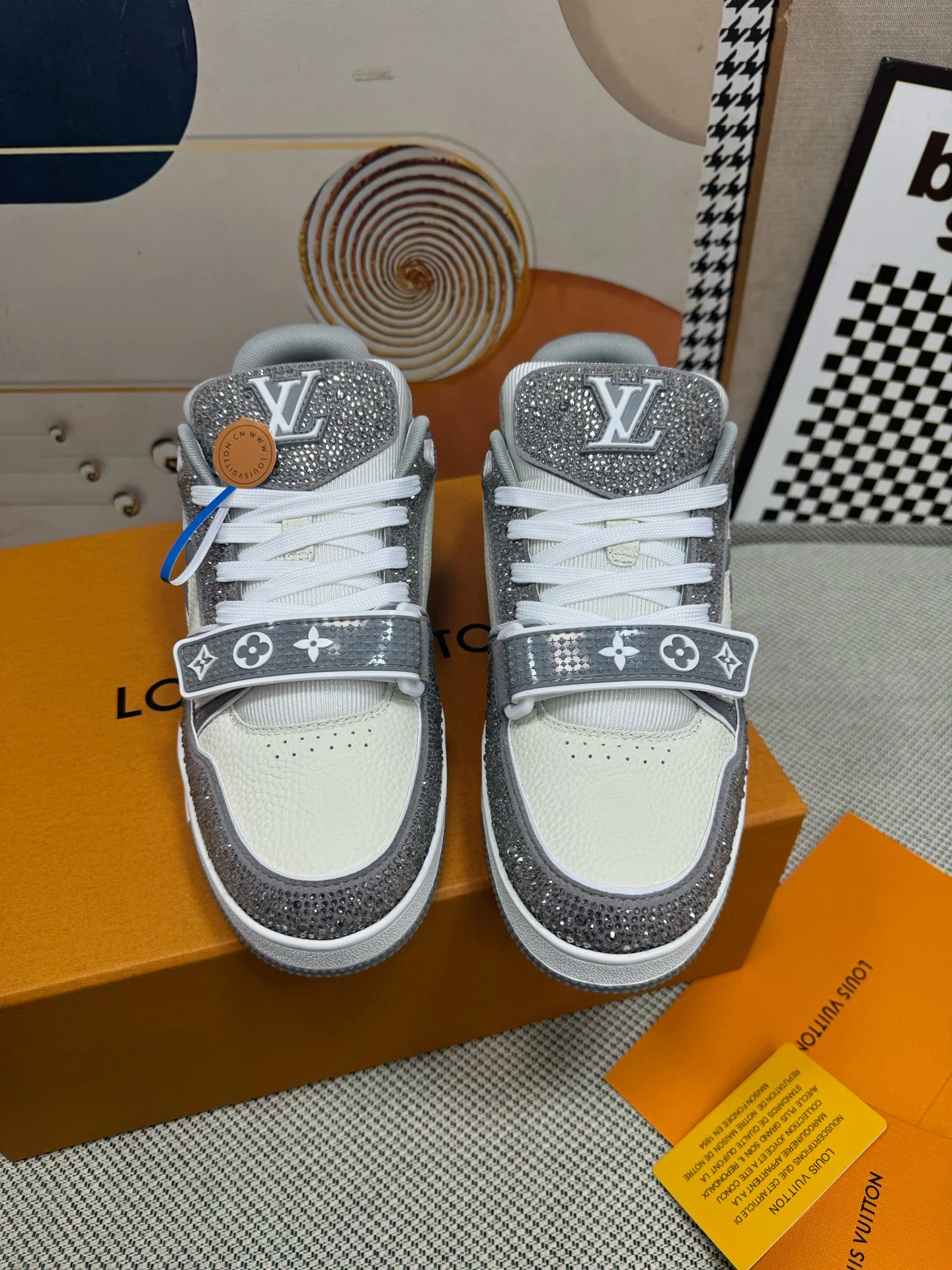 LV 27FW QVUSQNN 225 스니커즈 32