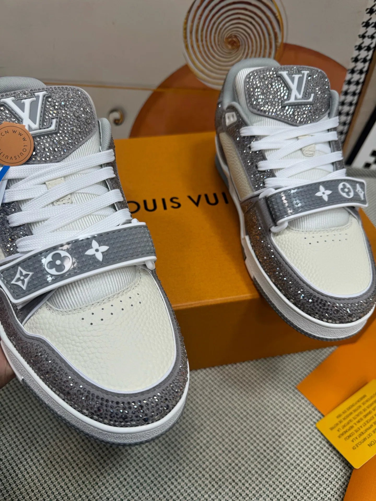 LV 27FW QVUSQNN 225 스니커즈 34
