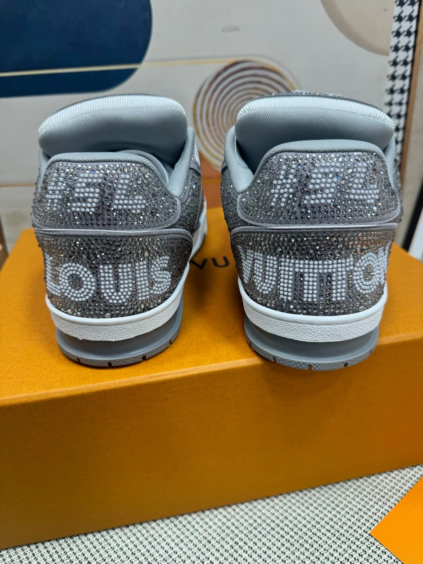 LV 27FW QVUSQNN 225 스니커즈 35
